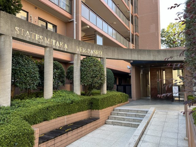 ステイツ三鷹ヴェルパセオの外観|外観は落ち着いています