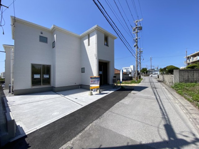 【前面道路含む現地写真】 | 八重瀬町港川（全2棟）1号棟 | ※北西側4.7m♪