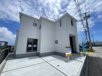 【外観】 | 八重瀬町港川（全2棟）1号棟 | 1号棟　並列駐車2台可♪