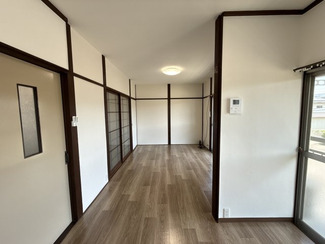 サバイブの居間・リビング