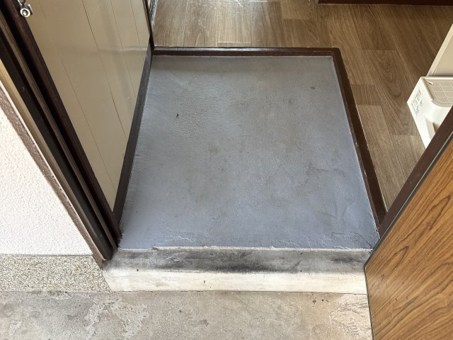 サバイブの玄関