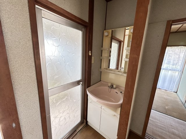 向原町下ノ浜中古戸建ての洗面所