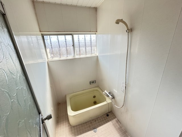 向原町下ノ浜中古戸建ての浴室