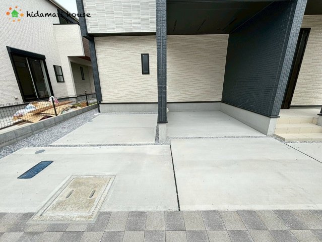 上尾市久保　新築戸建　ブルーミングガーデン03の駐車場