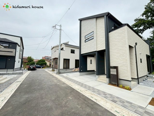 上尾市久保　新築戸建　ブルーミングガーデン03の前面道路含む現地写真