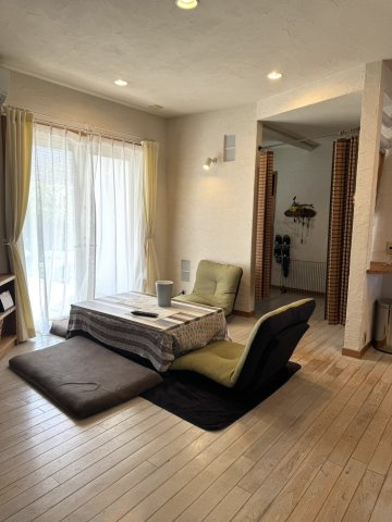 高崎市足門町1396-1の居間・リビング