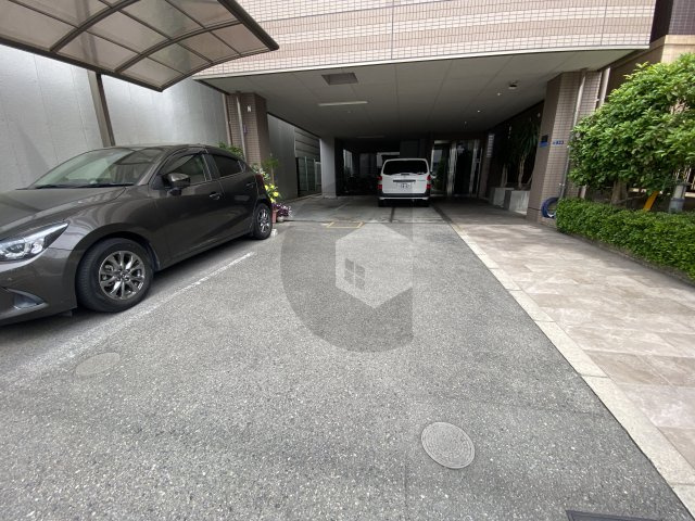 東大阪市高井田本通１丁目の賃貸マンションの駐車場