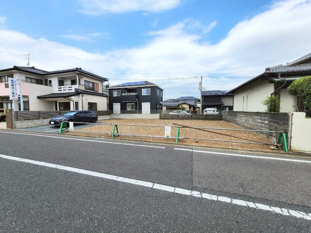 小倉南区春ケ丘　建築条件付き売地の外観|砂利部分から右側約50坪が対象地です。