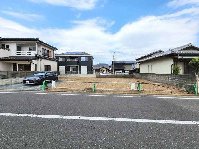 小倉南区春ケ丘　建築条件付き売地の外観|砂利部分から右側約50坪が対象地です。