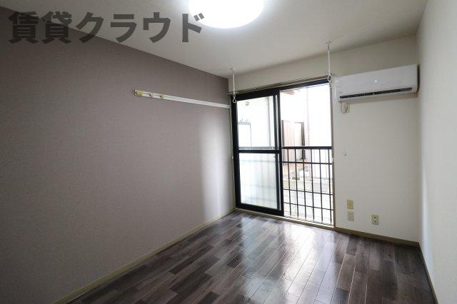 メゾン・サンガの寝室|広くて明るい寝室