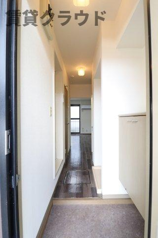 メゾン・サンガの玄関|収納もある玄関です