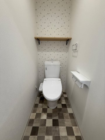 Mew Style Apartmentsのトイレ