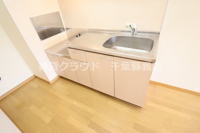 エターナIのキッチン|コンパクトなキッチンで掃除もラクラク