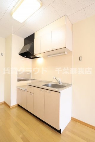 エターナIのキッチン|コンパクトなキッチンで掃除もラクラク