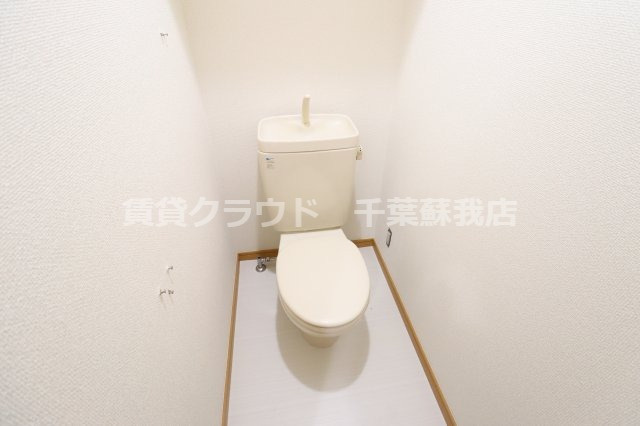 エターナIのトイレ|落ち着いた色調のトイレです