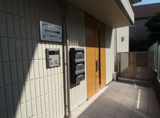 【エントランス】 | オートロック完備で安心して暮らせますよ