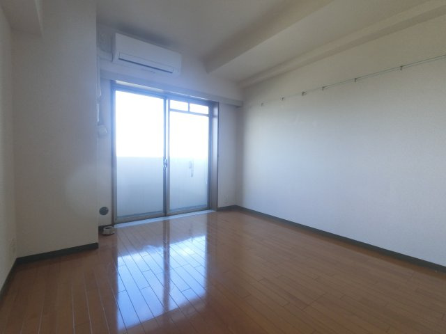 ラ・コート・ドール津田沼の居間・リビング