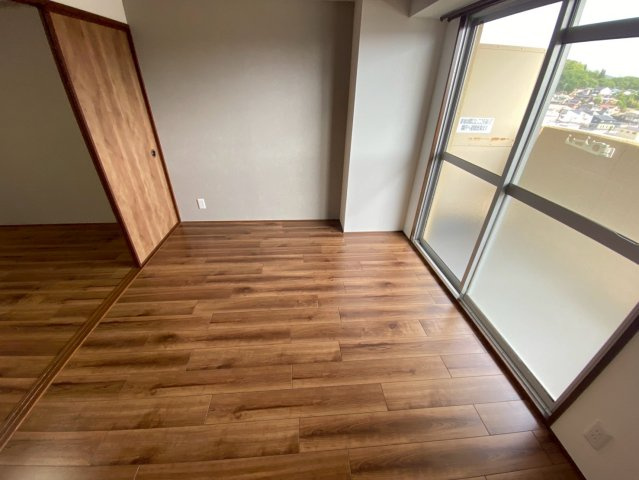 シティパレス瀬戸の洋室|広々とした洋室です