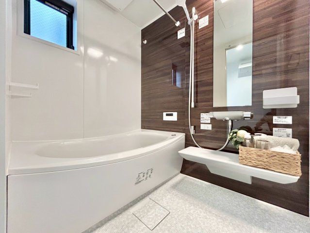 豊島区長崎6丁目　戸建の浴室|浴室乾燥機付きのため、雨の日の洗濯物干しやカビの予防にも役立ちます。

ご内見希望・資料請求などお気軽にお問い合わせ下さい！
03-5990-5201