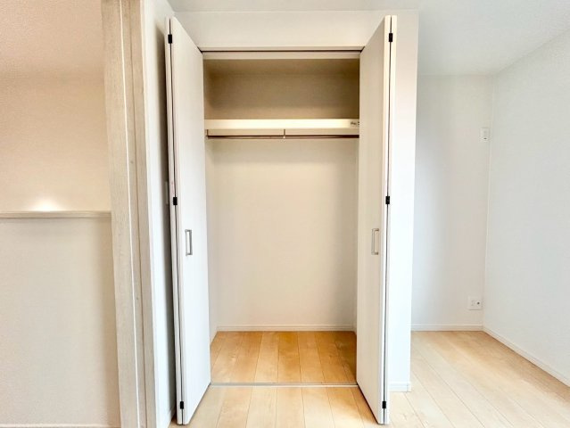 豊島区長崎6丁目　戸建の収納|居室内に余計な家具を置く必要がないため、シンプルでスッキリとした暮らしが実現できます。

ご内見希望・資料請求などお気軽にお問い合わせ下さい！
03-5990-5201