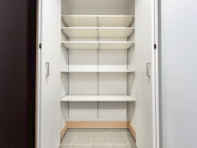 豊島区長崎6丁目　戸建の収納|玄関横にはシューズボックスがついているため、片付いた玄関がキープできます！

ご内見希望・資料請求などお気軽にお問い合わせ下さい！
03-5990-5201