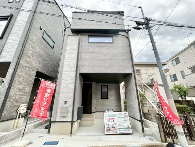 豊島区長崎6丁目　戸建の外観|モダンなデザインは洗練された佇まい。

ご内見希望・資料請求などお気軽にお問い合わせ下さい！
03-5990-5201