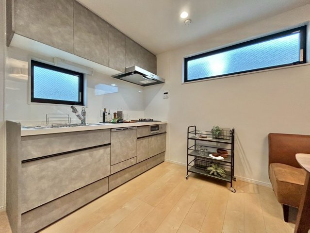 豊島区長崎6丁目　戸建のキッチン|清潔感のあるキッチンです。使い勝手の良いキッチンで効率よくお料理ができます！

ご内見希望・資料請求などお気軽にお問い合わせ下さい！
03-5990-5201