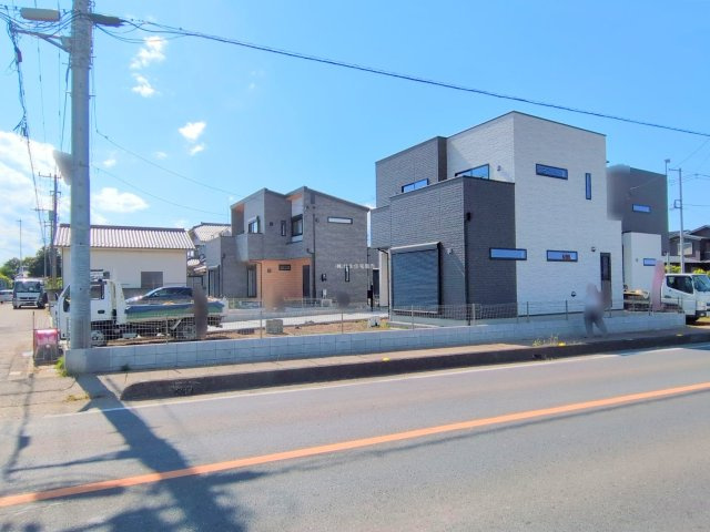 富士見市大字東大久保の新築一戸建の前面道路含む現地写真