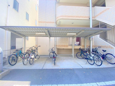 【その他共用部分】 | メゾン山城 | 駐輪場は屋根付きなので雨の日も困りません