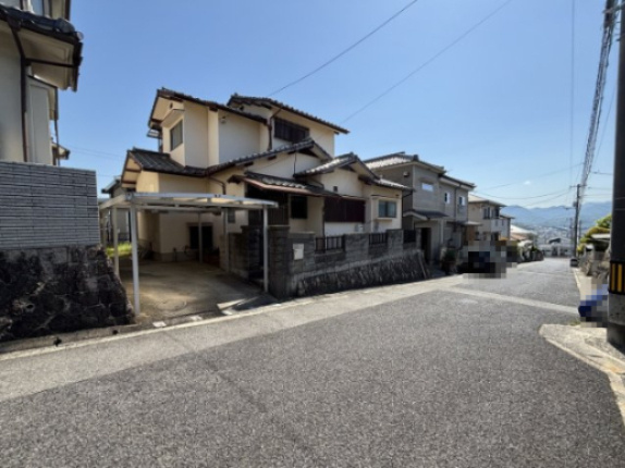 売土地　毘沙門台２丁目の前面道路含む現地写真