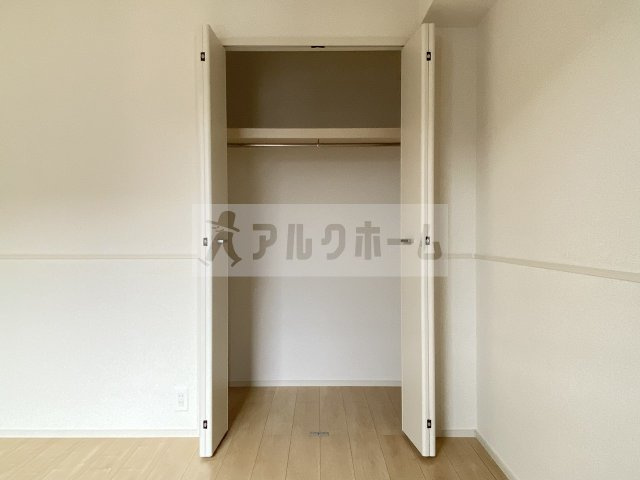 サウスコート1の収納|サウスコート1（柏原市安堂町）　洋室②　クローゼット