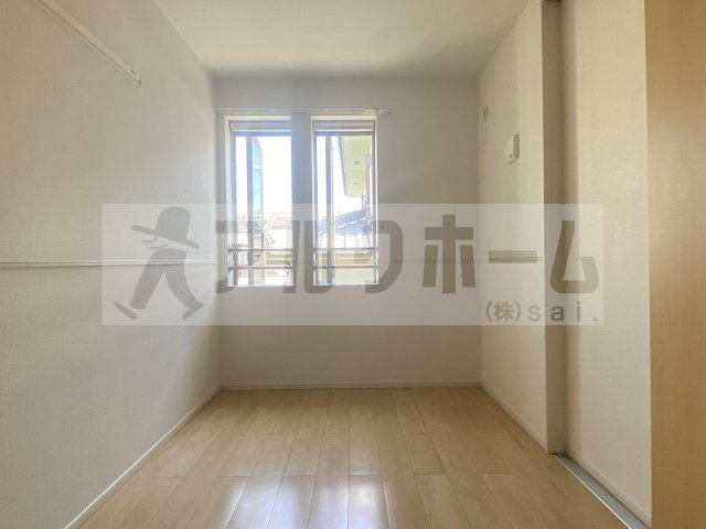 ジュネスアストルの洋室