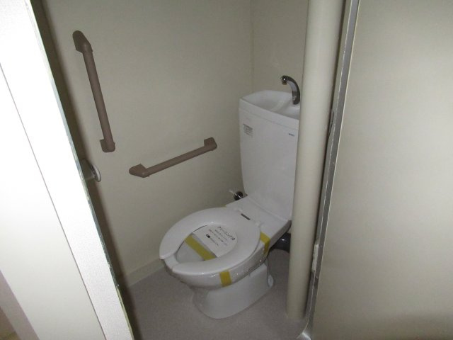 新長田駅前１ＤＫのトイレ|落ち着いた色調のトイレです