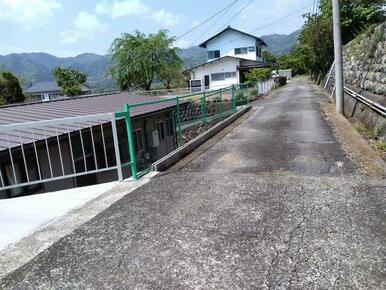 【前面道路含む現地写真】 | 伊東市宇佐美　戸建