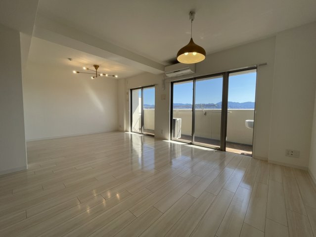 アルファスマート余戸の居間・リビング|南面バルコニーからの眺望