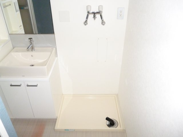 新長田駅前１ＬＤＫリニューアルＩの洗面所|スペースが確保できる洗面所です