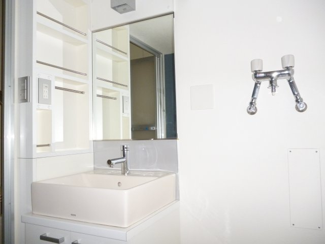 新長田駅前１ＬＤＫリニューアルＩの洗面所|脱衣スペースもあります