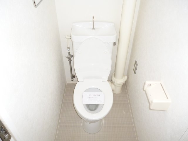 新長田駅前１ＬＤＫリニューアルＩのトイレ|落ち着いた色調のトイレです