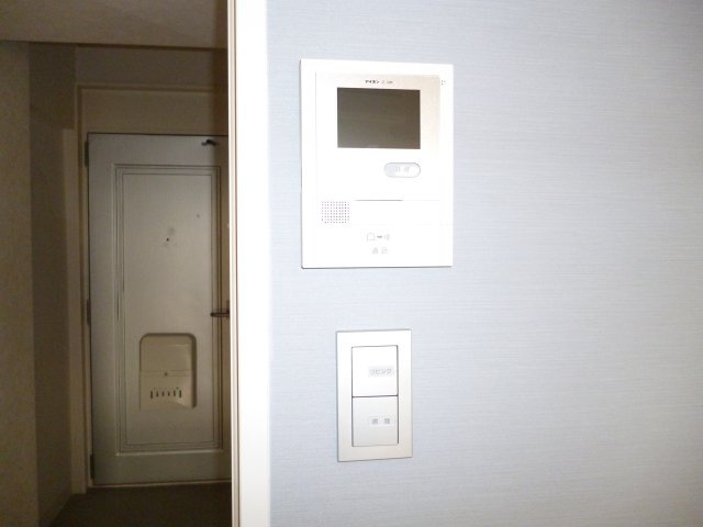 新長田駅前１ＬＤＫリニューアルＩのセキュリティ|モニター付きインターホンがあるので急な来客でも安心です