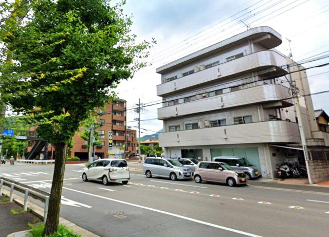 京都市右京区嵯峨釈迦堂門前瀬戸川町　一棟マンションの外観