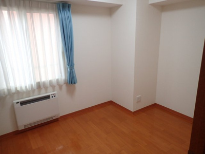 【寝室】 | シェーンブルン宮の森 | 落ち着いて過ごせるお部屋なので、寝室にいかがでしょうか