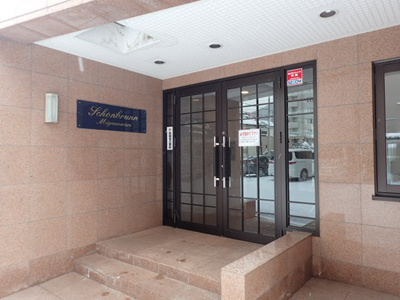 【エントランス】 | シェーンブルン宮の森 | 清潔なエントランスです