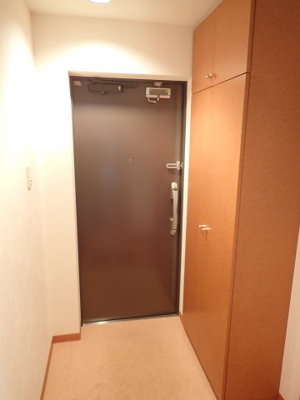 【玄関】 | シェーンブルン宮の森 | 土間も広め