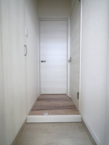 【玄関】 | グランドAK箱崎 | 別号室の写真になります。現況優先。