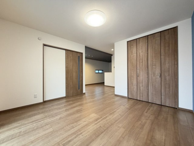 【完成予想図】 | 【2号棟　LDKイメージパース】
※画像は設計図面を基に作成したイメージです。