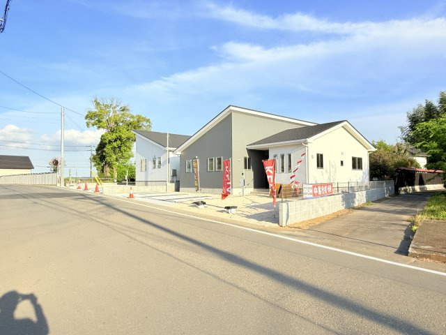 つくば市上里1期　新築戸建　1号棟の前面道路含む現地写真