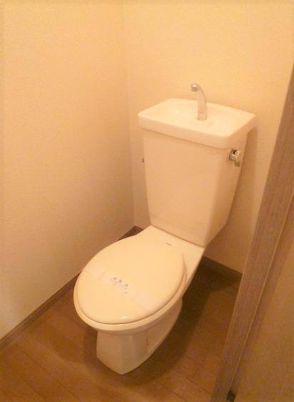 サンシャインコート東合川のトイレ|落ち着いた色調のトイレです