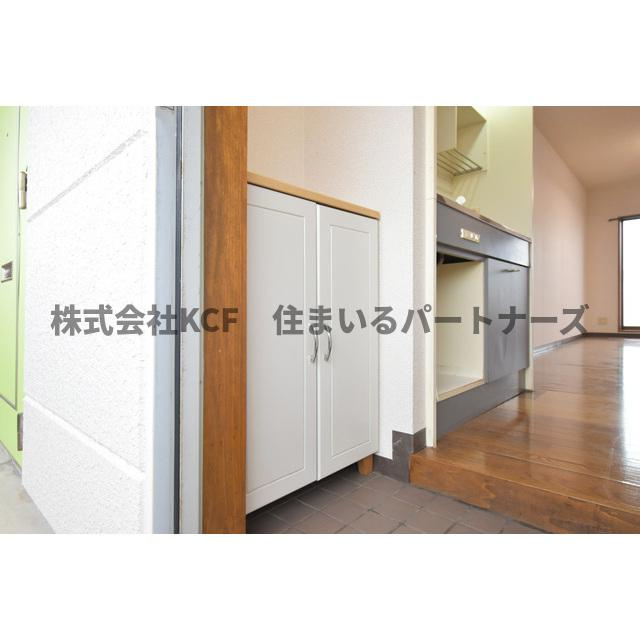 厚花ビルの玄関|シンプルで使いやすい玄関です