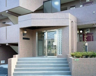 【エントランス】 | クリスタルガーデン | ゆとりのあるエントランスです
