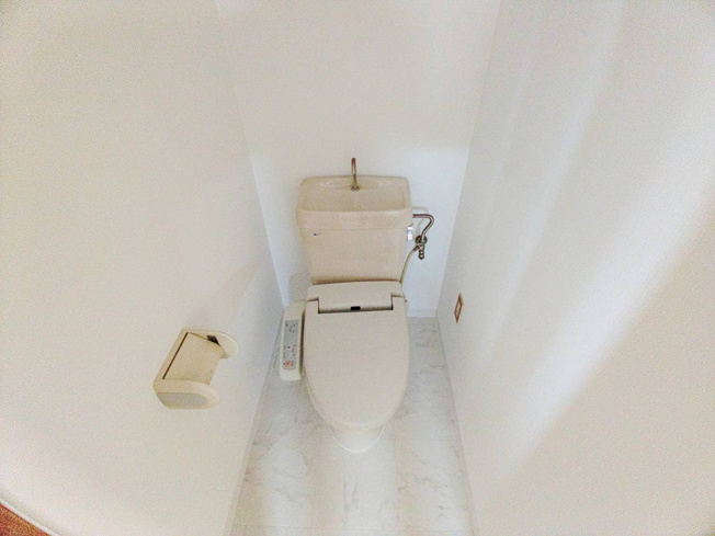 ウォシュレットが付いてるトイレです